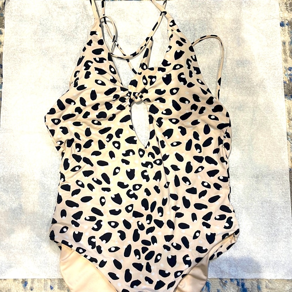 Cute bathing suit! Size large but fits size 4